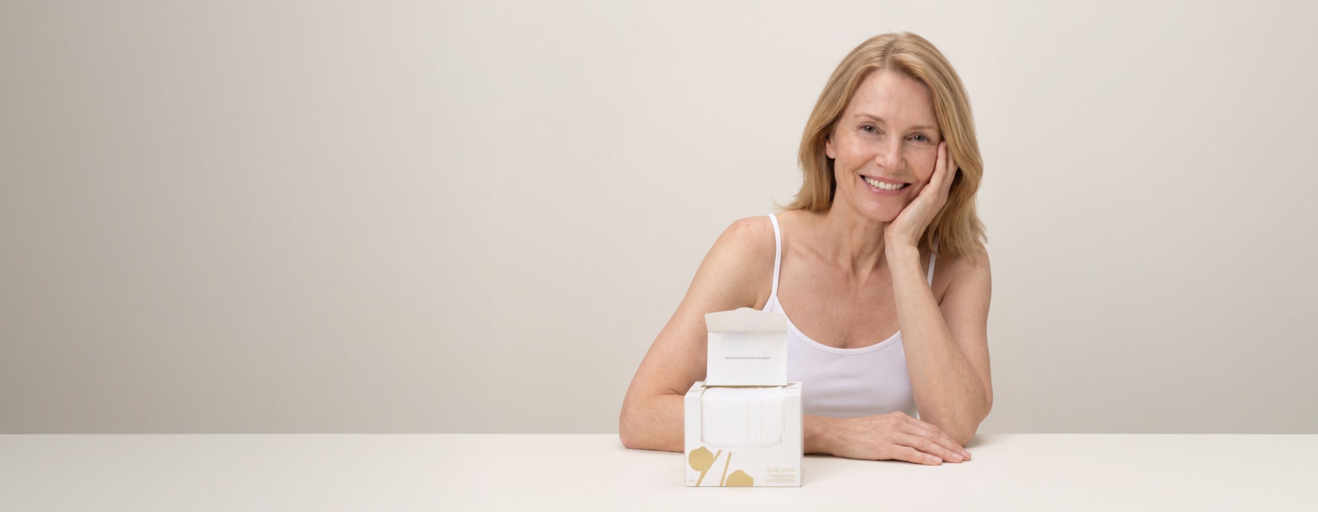 Your skin is changing with menopause ? A gentle gesture, every day