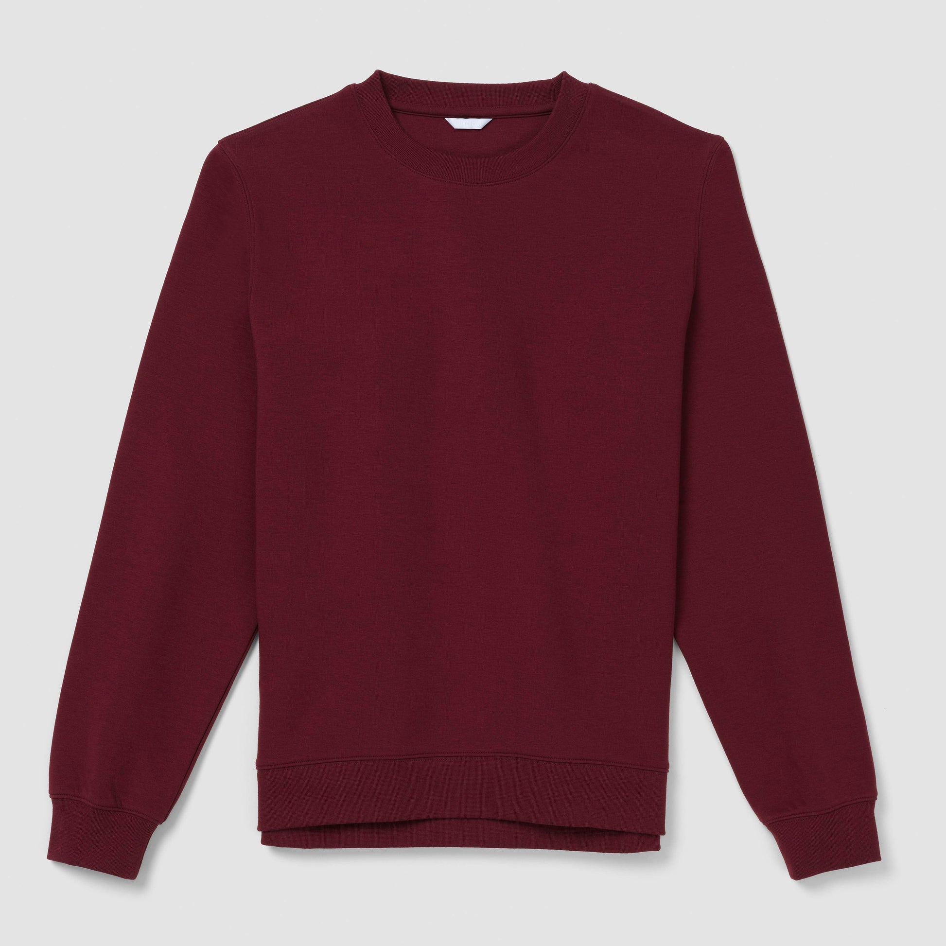Sweat-shirt bordeaux sur fond gris clair