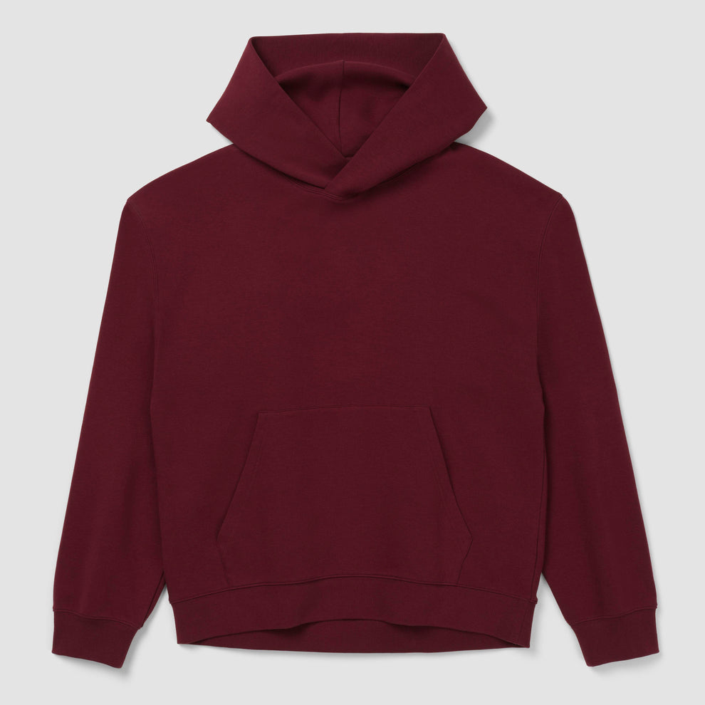 Sweat à capuche bordeaux sur fond gris clair