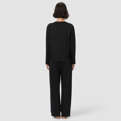 Back of model wearing long black pajama et