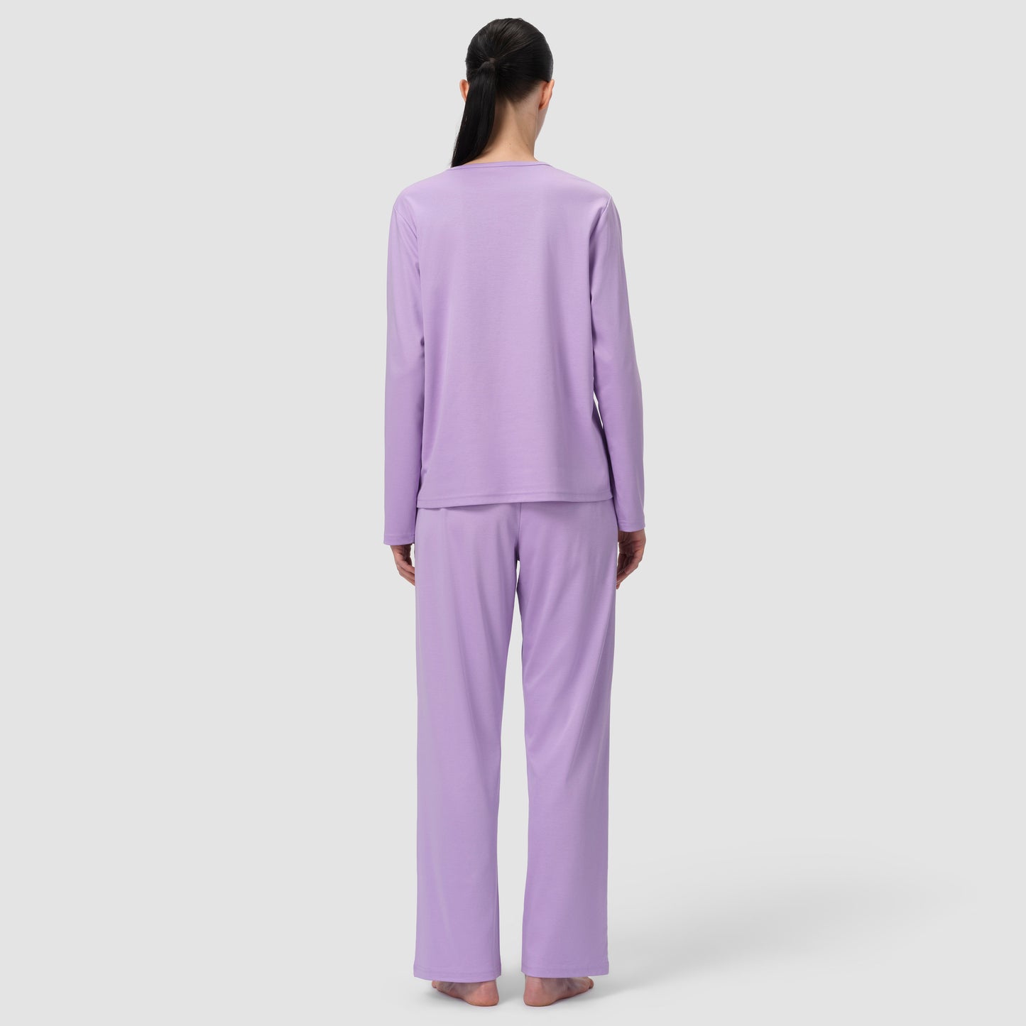 Back of model wearing long pajama et in lavender color