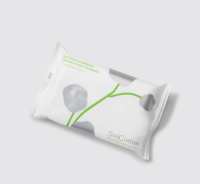 Packaging de voyage des lingettes format voyage SolCotton sur fond uni